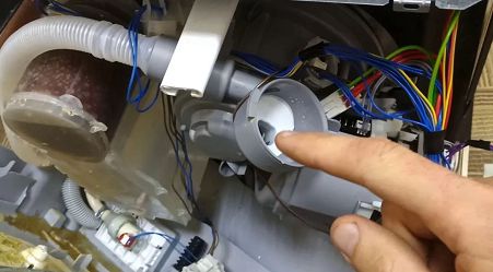 Посудомоечная машина Bosch шумит